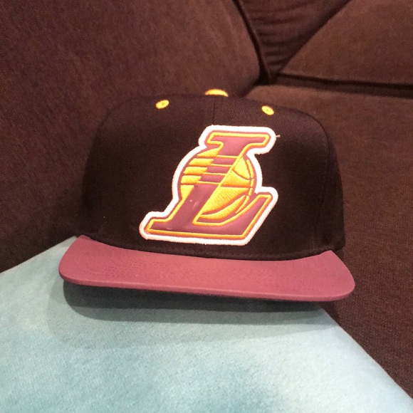 Mitchell&Ness Lakers Man’s Hat, Size 12/14 - Picture 8 of 8